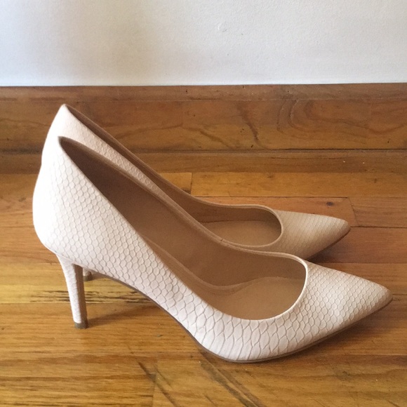 BCBG heels - Picture 4 of 7